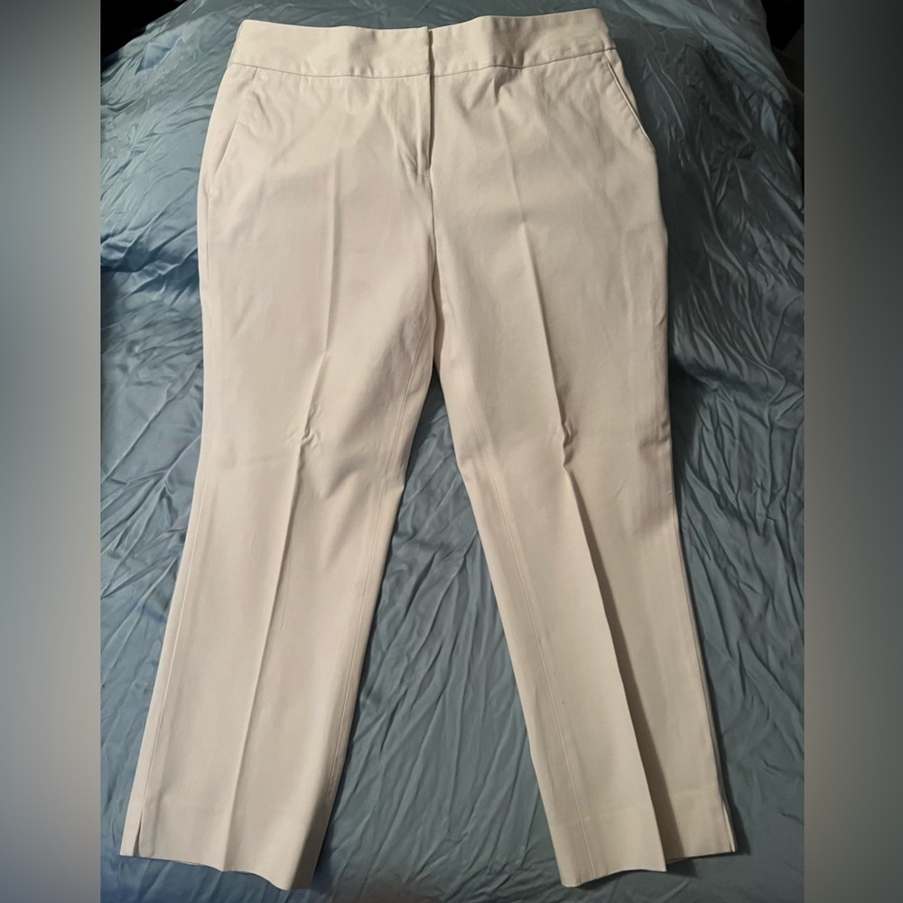 White cropped pants I.N.C. International Concepts Size 6.  Excellent condition
